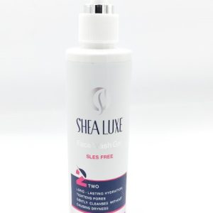 ژل شوینده پوست خشک شی لوکس (She Lux Gel Cleanser) محصولی تخصصی برای افرادی است که پوست خشک یا حساس دارند. این ژل با فرمولاسیون ملایم و فاقد مواد مضر، پوست را به آرامی پاکسازی می‌کند