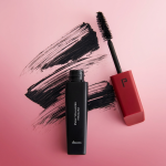 ریمل دوسه اصلی (Doucce Mascara Original) یکی از پرفروش‌ترین و شناخته‌شده‌ترین محصولات آرایشی دنیاست که با فرمول حرفه‌ای و برس منحصر‌به‌فرد خود، مژه‌ها را به‌طور هم‌زمان بلندتر، پرپشت‌تر و خوش‌حالت‌تر می‌کند.