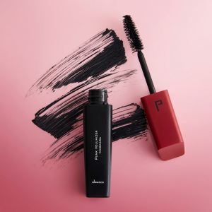 ریمل دوسه اصلی (Doucce Mascara Original) یکی از پرفروش‌ترین و شناخته‌شده‌ترین محصولات آرایشی دنیاست که با فرمول حرفه‌ای و برس منحصر‌به‌فرد خود، مژه‌ها را به‌طور هم‌زمان بلندتر، پرپشت‌تر و خوش‌حالت‌تر می‌کند.