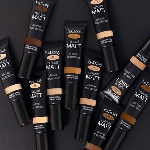کرم پودر ایزادورا تیوپی مدل Natural Matt کرم پودر ایزادورا مدل Natural Matt یکی از پرفروشترین و حرفهایترین محصولات آرایشی برند سوئدی Isadora است که برای افرادی با پوست چرب تا مختلط طراحی شده