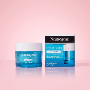 آبرسان Neutrogena Hydro Boost Gel Cream یکی از پرفروش‌ترین محصولات مراقبت پوستی در جهان است که به‌عنوان یک ژل‌کرم سبک و فاقد چربی، نیاز پوست به رطوبت عمیق و پایدار را برطرف می‌کند