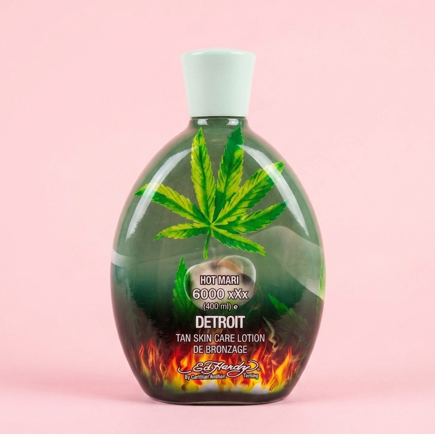 لوسیون سولاریوم Ed Hardy Hot Mari 6000xXx با عصاره شاهدانه و قدرت برنزه‌کنندگی بسیار بالا، رنگی طلایی و لطیف به پوست می‌دهد